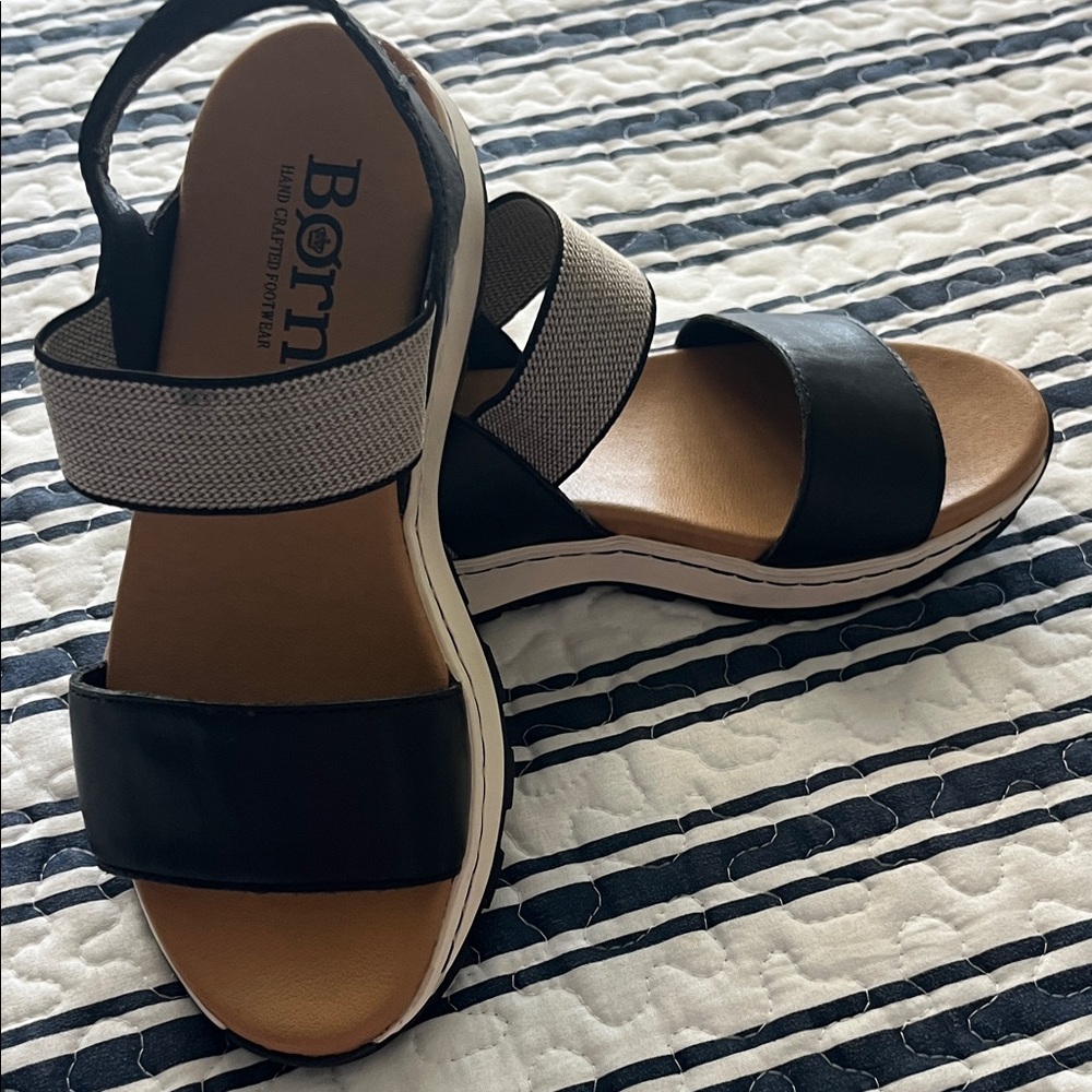 Born Women's Black and Cream Sandals